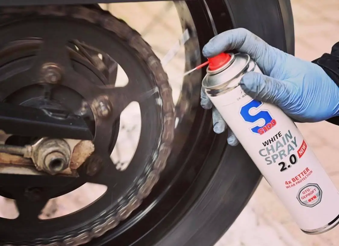 Best Motorcycle Chain Lube 2021 [Spray & Paste Applicants]